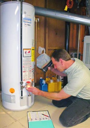 Centennial plumbing contractor repairs a water heater